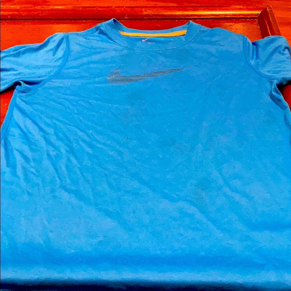 Nike shirt boys size xl